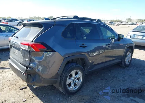 2021 Toyota Rav4 Xle z USA, uszkodzony, nr VIN 2T3W1RFV8MW175838